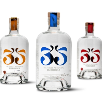 Premium Artisanal Cretan Tsikoudia Moscato 35N Premium Artisanal Cretan Tsikoudia Moscato 35N