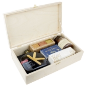 Elegant wooden box filled with Greek gourmet products including olive oil, honey, sea salt, and herbs – a luxurious Mediterranean gift set